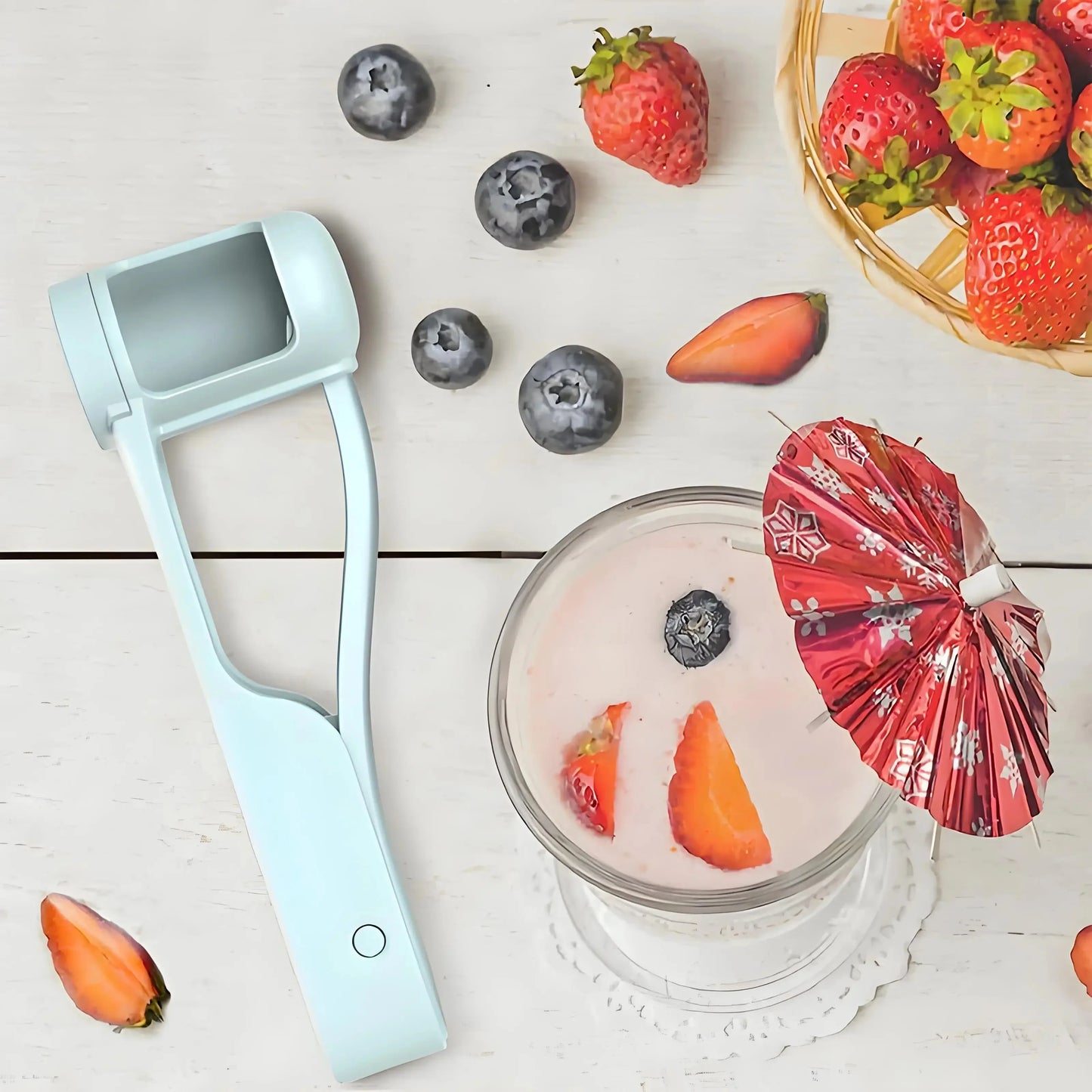 SnackSnap™ Fruit Cutter